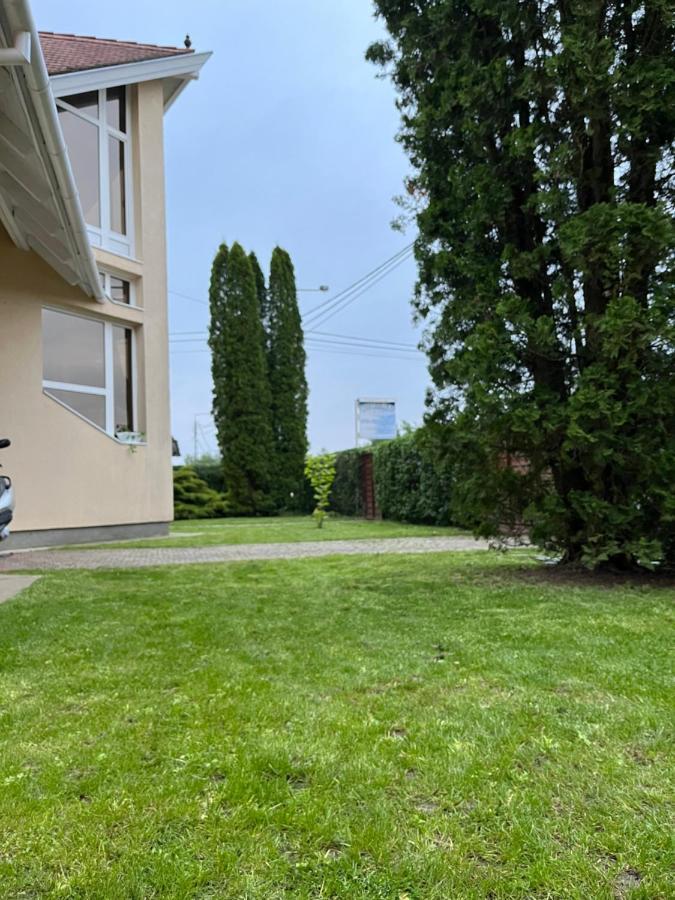 Mol-Ker-Vill Apartment Lenti Kültér fotó